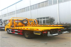 建始附近拖车救援搭电